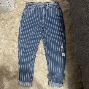 American Eagle baggy jeans